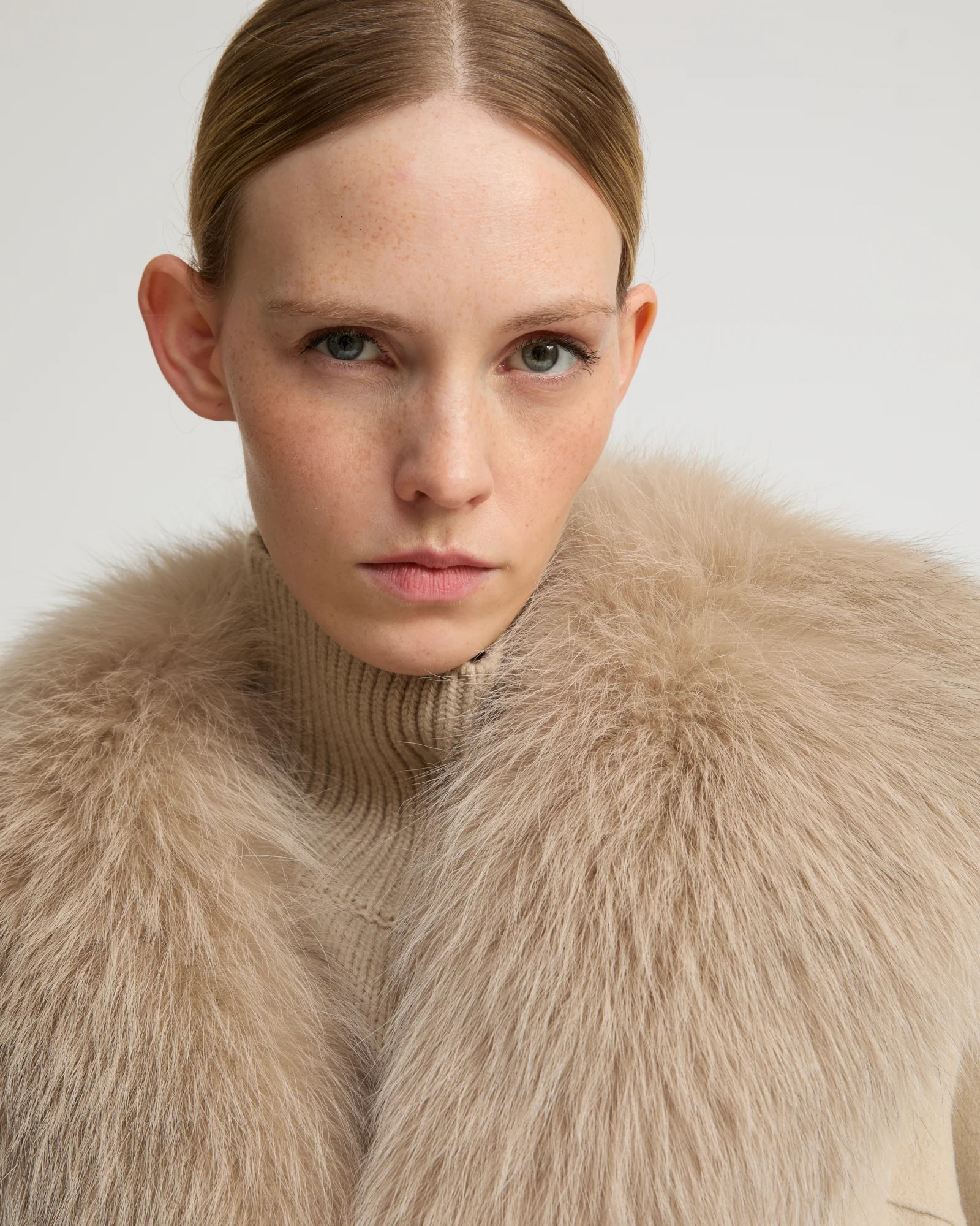 Belted coat in cashmere wool with fox fur collar and lapel H - Imagen 2